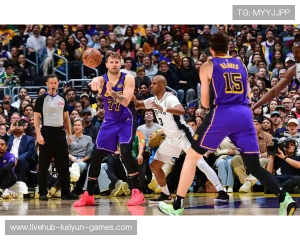 东契奇狂砍三双，湖人主场击败热火取得三连胜，东契奇来湖人